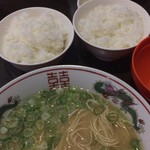 ラーメン新蔵 - ご飯とラーメン
            ランチは600円だから安い！