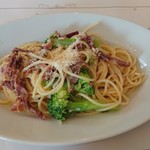 TRATTORIA L'AMATRICIANA - 生ハムとブロッコリーのペペロンチーノ