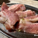 中目黒肉流通センター - ◾️豚トロ ¥490
            『最後の晩餐』を聞かれたら間違いなく豚トロと答えるほど大好き。
            これだけ厚い豚トロはなかなかお目にかかれないかも。しかもこのお値段♫