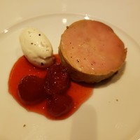 レグリエ - キャスタン社のフォアグラのテリーヌとイチゴのコンフィチュール