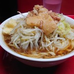 ラーメン二郎 - 横からも美しい…。