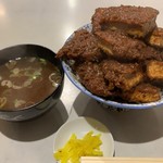 味処 叶 - カツ丼大盛り、赤出汁豆腐
