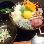 Bishokumaimon - 真鯛ネギトロしらすの海鮮丼