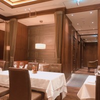 ベンジャミンステーキハウス 六本木 - 高級感漂う内装