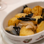 北島亭 - 2019.9 メインの付け合わせ（トランペット茸、ジャガイモ、タマネギ）