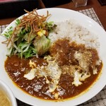 ビーダブリュー カフェ - 爽やかな酸味と旨味！トマトカレーランチ
