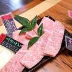 焼肉みよし - カルビの食べ比べ　綺麗なお肉です♡