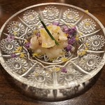 虎峰 - オマール海老の炙りに柚子ソースとからすみのせ。柚子ソースとからすみがマッチングして美味しい。