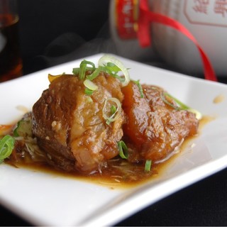 Try our recommended "Handmade Fried Gyoza / Dumpling" and "Soft Boiled Pork Belly Cartilage"