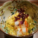 富小路 やま岸 - 由良の赤雲丹がすっぽんジュレに隠れてます！
                                車海老の弾力もすごかった。。。