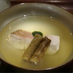 富小路 やま岸 - 調味料一切なし、昆布と鰹onlyな出汁に癒されました✨
      日本人であって良かったと思う瞬間です♪