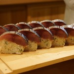 富小路 やま岸 - 鯖の押し寿司。