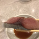 Tsukijisushikou - ランチ握り９６０円。サバ。弱めに酢〆された鯖は、旨味と脂の甘みが引き出され、酢メシとも調和して、とても美味しくいただきました（╹◡╹）