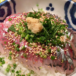 めしの助 - 鯵のたたき丼(ネタのみ大)