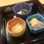 名古屋コーチン割烹 鳥ふく - 前菜 低温調理した鶏肉の白醤油和え、湯葉、焼き茄子とササミのコンフィ