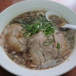 大吉ラーメン - 醤油豚骨スープのラーメン