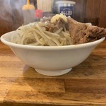 Otokogiramenakagi - 【2019.8.23】ラーメン中850円のサイドビュー。