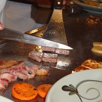 和黒 北野坂本店 - 鉄板で焼かれます