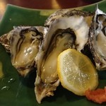 浜清丸 - 焼き牡蠣三つで800円