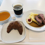 Ikea Resutoran - オマールエビのスープ美味しかった〜♡
                        ローストビーフも まずまずでした♡
                        ありがとうございます♪