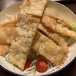 味処ふる川 - 【2019.8.23】ひもかわを揚げたパリパリサラダ770円