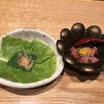 焼肉すどう 春吉 - 鹿児島産 黒毛和牛 イチボのユッケ サンチュと大葉 えごまと共に