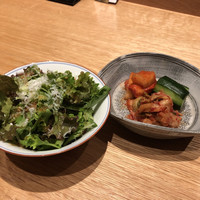 焼肉すどう 春吉 - すどうサラダとキムチ盛合