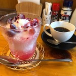 はな福食堂 - 氷いちご・練乳つきで150円。食後のコーヒーとともに。