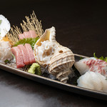 Assorted sashimi (seasonal sashimi platter)