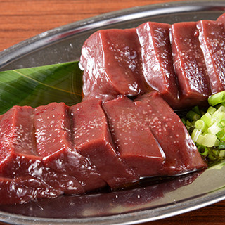 人気メニューの「和牛神レバー」、〆には本格的な盛岡冷麺を…♪