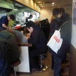 らーめん 陸 - いつも待ち客が並んでます。
