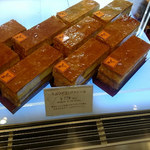 フレデリック カッセル - 内観①ショーケース