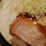 はせ川 - 脂身は岩塩で食べると美味しい！