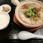 虎髭 - Cランチ　牛すじ土鍋麺　864円