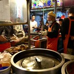 福州世祖胡椒餅 - スタッフは皆、手際が良いです。