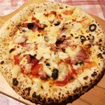 PIZZA Primavera - ソーセージとオリーブのピリ辛トマトソース‼️