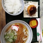 Marutaya - 日替ナメタケうどん+クリームコロッケ+ライス500円。