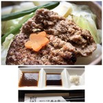 博多せいろ屋 樹々杏 - ＊ハンバーグは手作り感があり、フワフワ食感。 ただ、豚肉の味わいが強いので、好みが分かれるかも知れません。 ＊タレは2種類。左側の生姜ダレが好み。