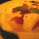 フィリ ディ チェント アンニ - モッツァレラチーズとトマトのカプレーゼ