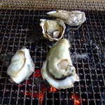 牟田商店 - 炭火で焼きます。