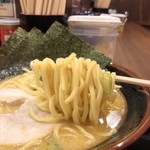 横浜家系ラーメン ガチ家 - ラーメン(醤油)