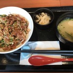 おさかな家族  - 鯵たたき丼定食＝１０５８円 税込