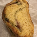 パンDEチーノ - スパイシーツナ@206円