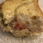 パンDEチーノ - スパイシーツナの断面