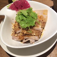 四川料理 龍の子 - 茹で豚とキュウリのうま辛ソース