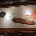 Suran Je - [内観] 店内 壁の刺繍画 全景♪Ｗ
