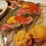 Honki Yakiniku Niku To Meshi Nikuzushi - 肉寿司　いくらと雲丹