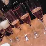 フォーハーツカフェ - 発砲ワイン。ちょっとピンクかかっているのは使っているブドウの特徴