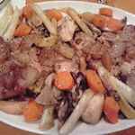 フォーハーツカフェ - 厚切り豚は、モモの身と一緒に煮込まれ、脂身まで甘い