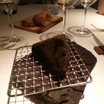 NARISAWA - 炭2009　飛騨牛　炭パウダーに包まれたビーフ